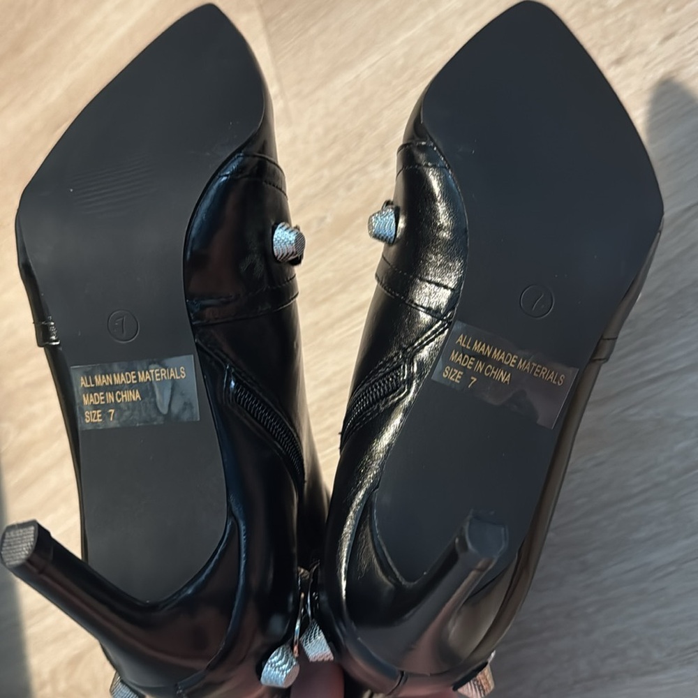 Jude Hardware Booties NEW 🏷️ - Picture 11 of 11